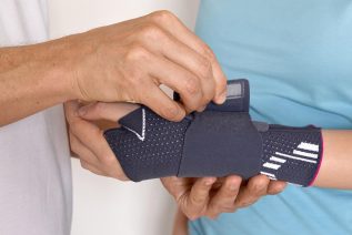 why is a custom splint needed after tendon injury