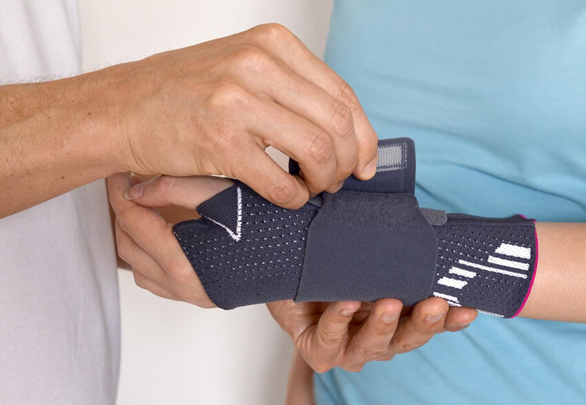 why is a custom splint needed after tendon injury
