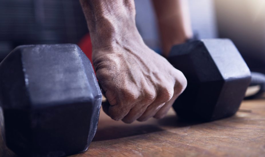 wrist pain weightlifting - lifting a dumbbell