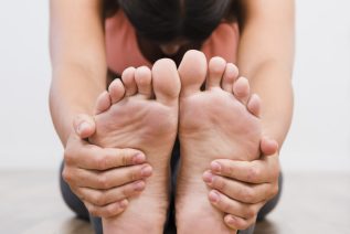 what causes ball of foot pain